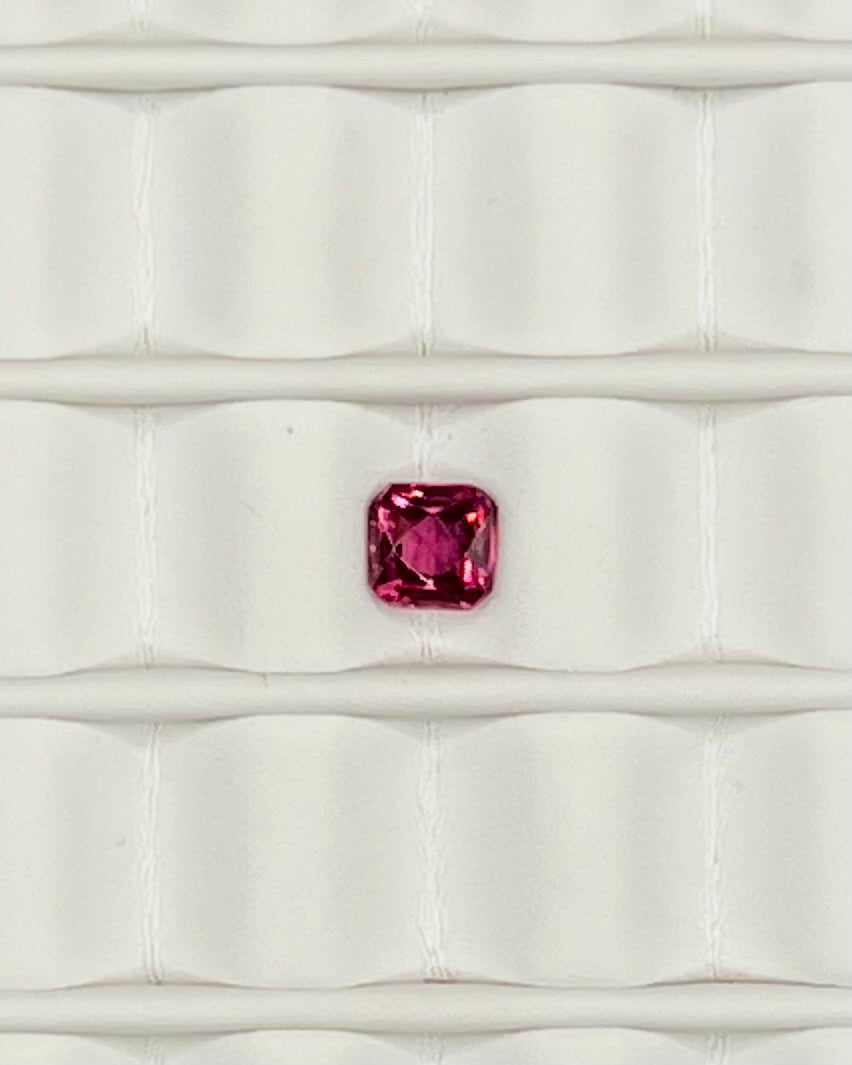 0.55ct Cushion Cut Red Garnet RGT011