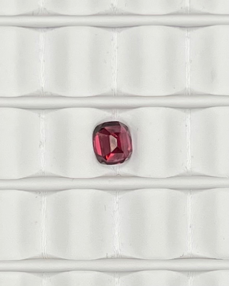 1.00ct Cushion Red Garnet RGT003