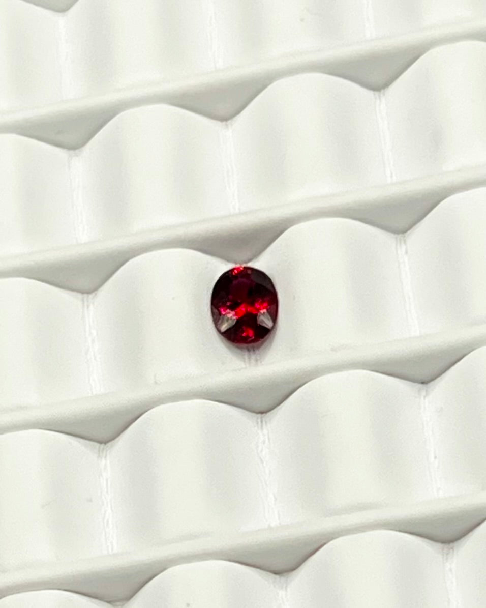 0.30ct Oval Red Garnet RGT007