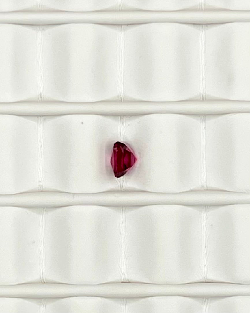 0.55ct Cushion Cut Red Garnet RGT011