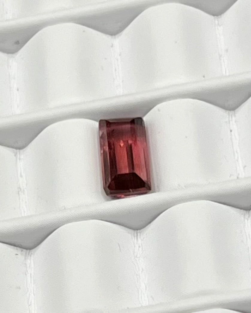 1.30ct Baguette Red Garnet RGT004