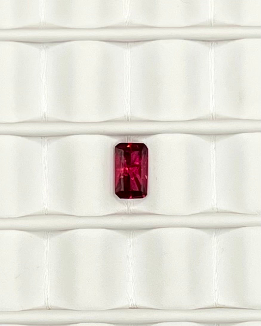 0.55ct Emerald Cut Red Garnet RGT008