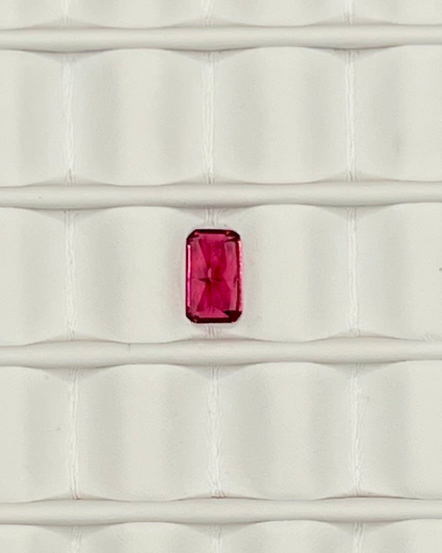 0.55ct Emerald Cut Red Garnet RGT008