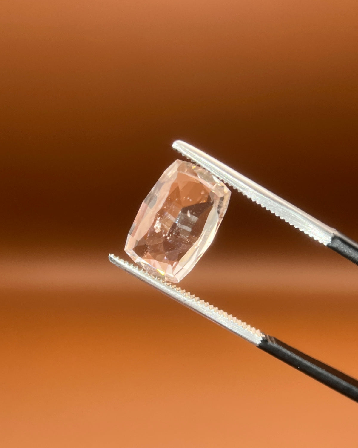 3.85ct Pakistan imperial topaz, elongated cushion cut, warm champagne blush
Natural imperial topaz, 3.85ct cushion cut, soft peach glow, held to the light