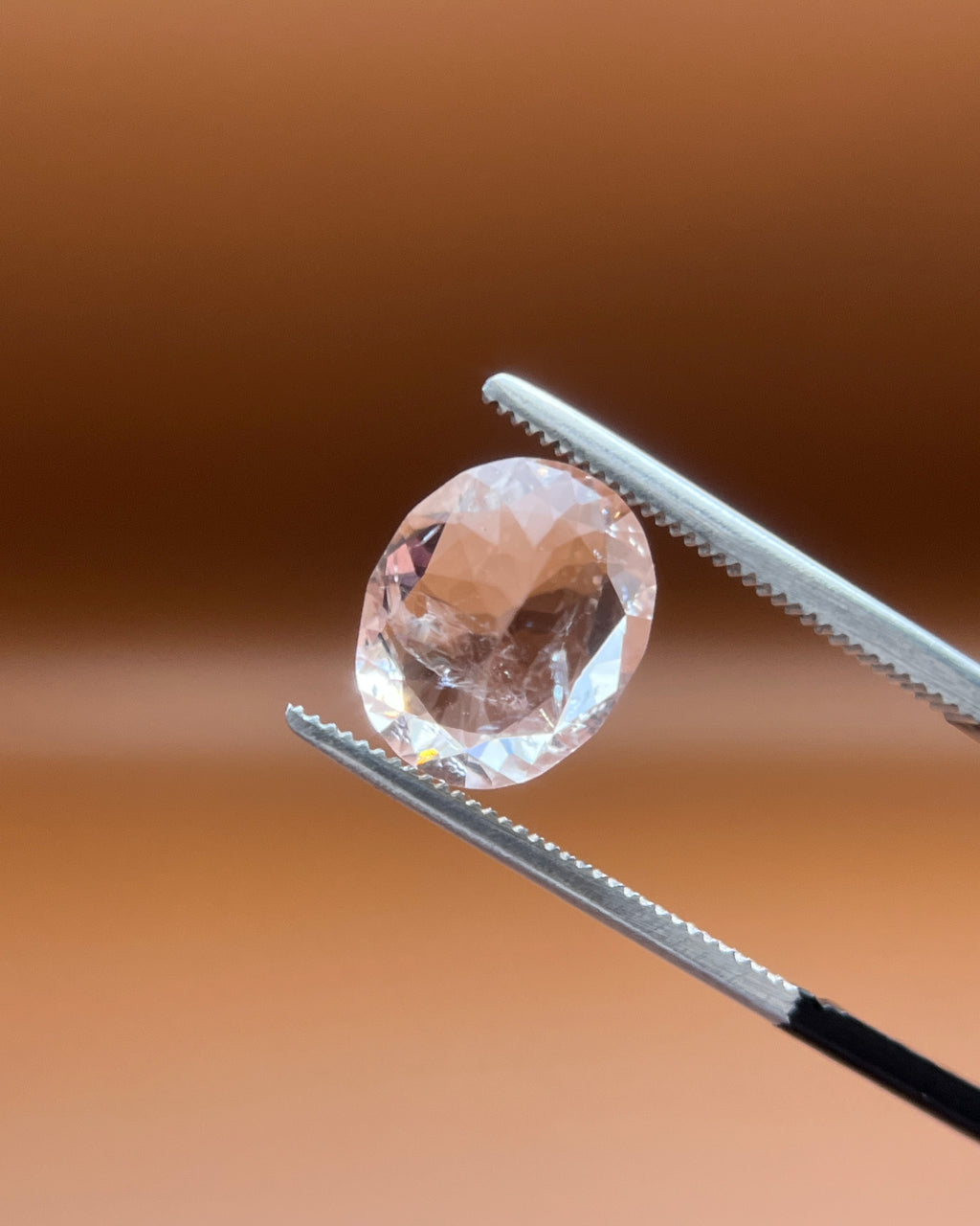 2.25ct Pakistan imperial topaz, oval brilliant cut, soft champagne blush
Natural imperial topaz, 2.25ct oval cut, pale peach glow, held to the light