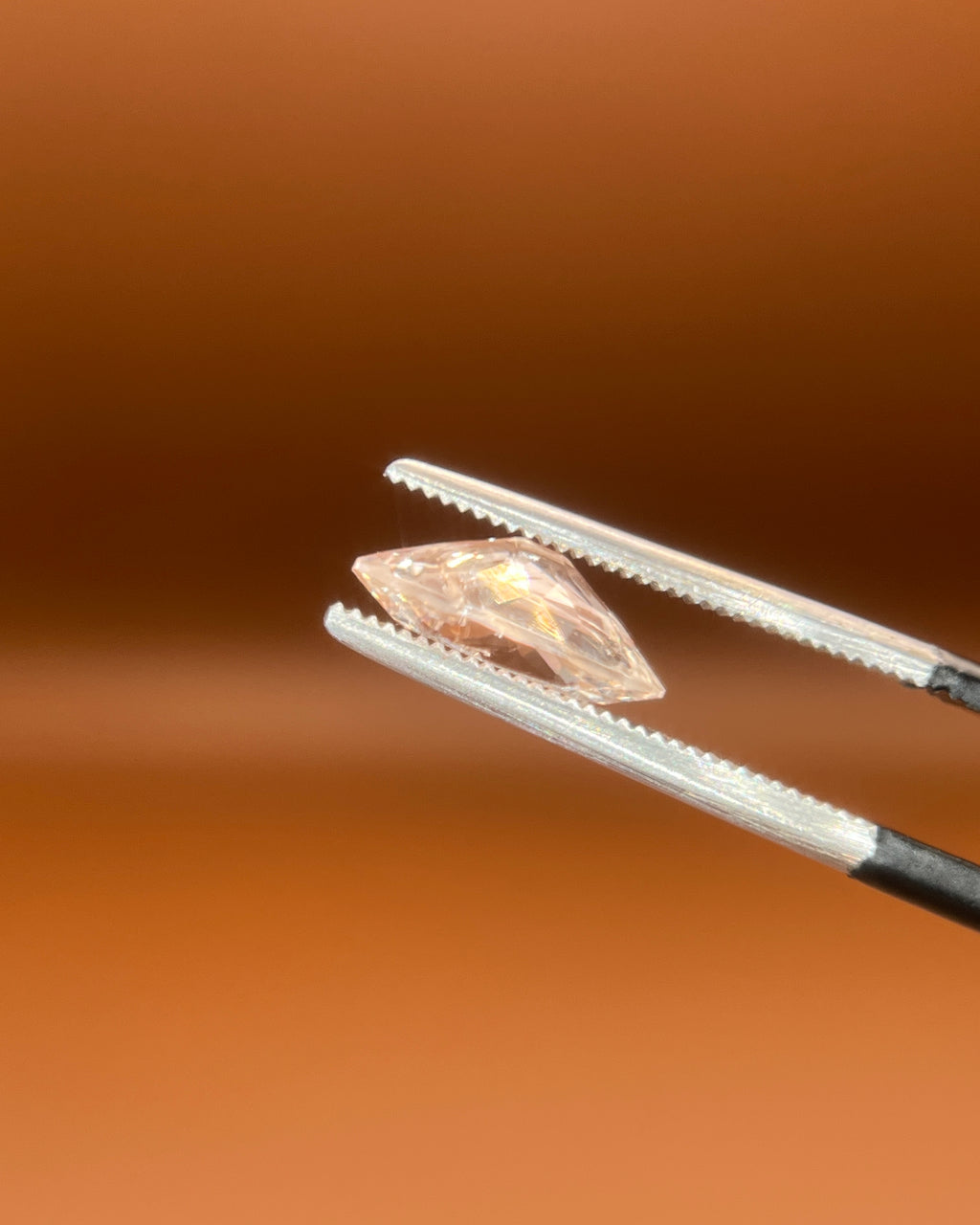2.25ct Pakistan imperial topaz, oval brilliant cut, soft champagne blush
Natural imperial topaz, 2.25ct oval cut, pale peach glow, held to the light