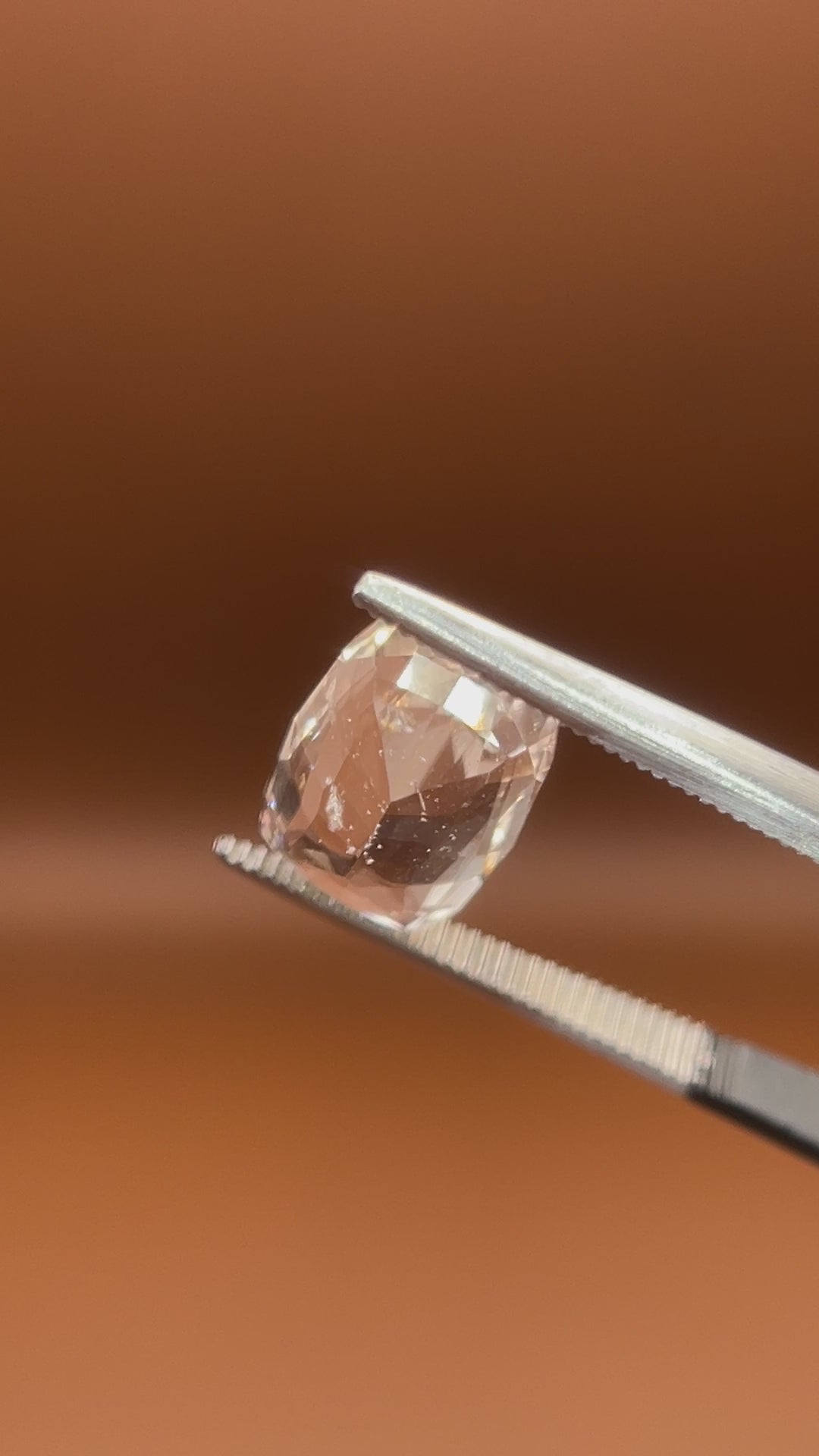 3.85ct Pakistan imperial topaz, elongated cushion cut, warm champagne blush
Natural imperial topaz, 3.85ct cushion cut, soft peach glow, held to the light