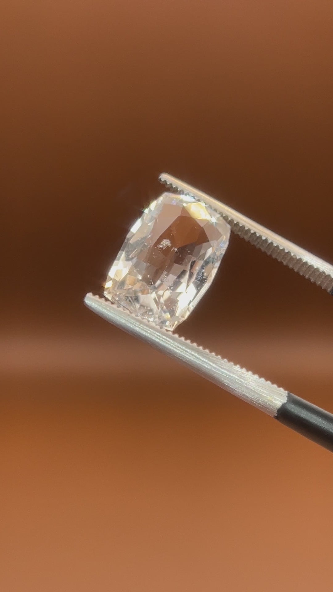 3.85ct Pakistan imperial topaz, elongated cushion cut, warm champagne blush
Natural imperial topaz, 3.85ct cushion cut, soft peach glow, held to the light